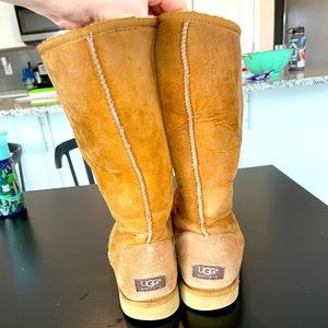 ✨Used Condition✨ Tall UGG boots✨ size 10